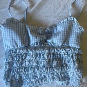 Linne från subdued  - Ett blått gulligt linne från subdued. Bara testat. Köpt för ca 500kr i butiken i Stockholm.