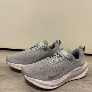 Nike running shoes - NIKE REACT INFINITY RUN 4 Malli: DR2670-012 Koko: 37,5 Ovh: noin 170e Neutraali askellus  Postitus/nouto 
