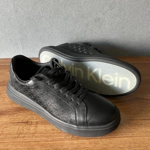 Calvin klein skor - Snygga skor som aldrig används. Helt nya! Fina detaljer och inga skador. Storlek 44. Vid frågor är det bara att kontakta mig.