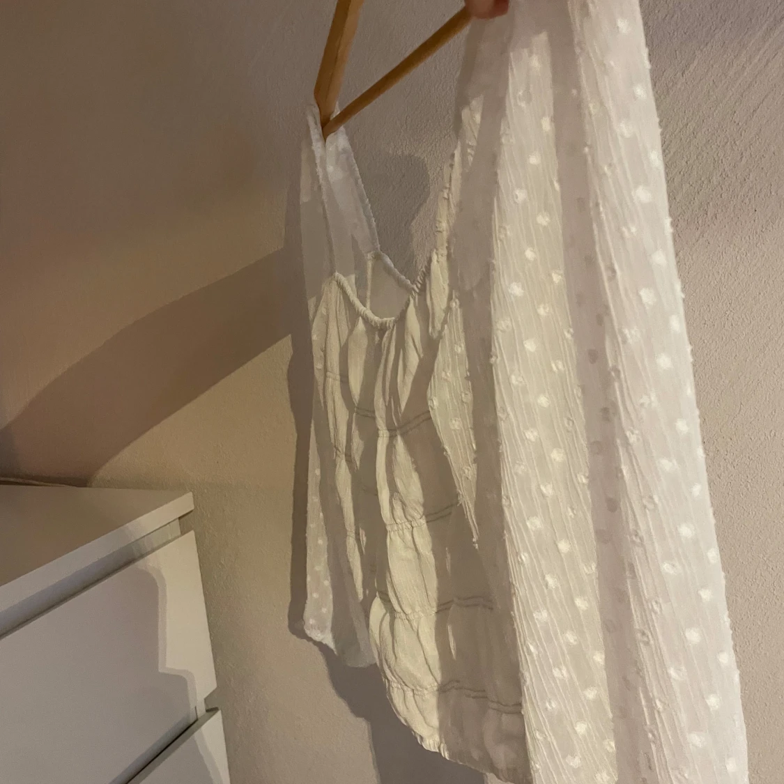 Vit blus med prickiga ärmar Bubbleroom - 1