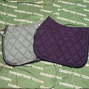 2 st schabrak  - Två schabrak från BR. Ett lila och ett ljus grönt. Båda använda ett fåtal gånger. Säljes pga för små. Tvättas innan försäljning! Original pris: 600