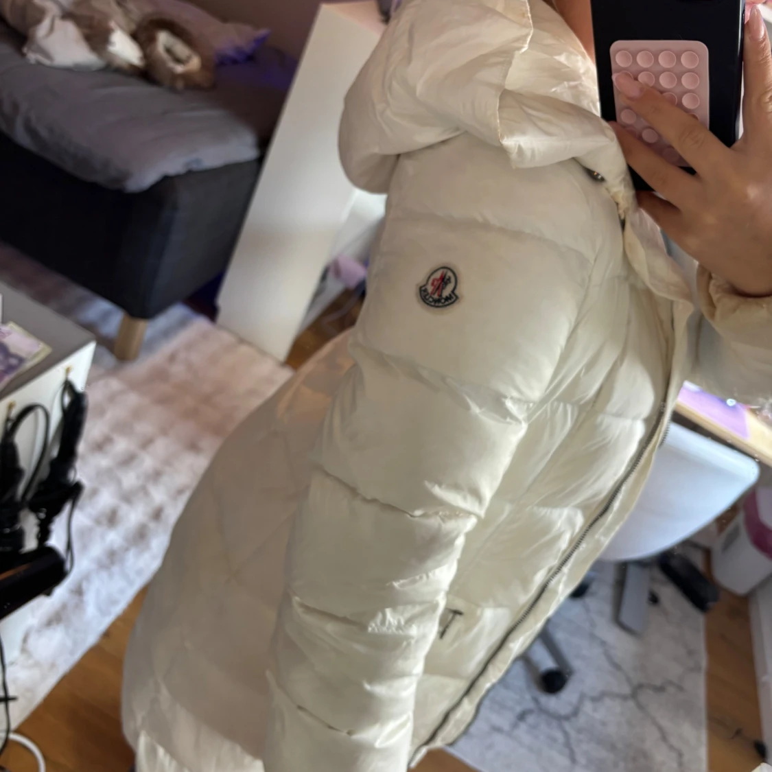 Vit lång dunjacka med pälskrage Moncler - 4