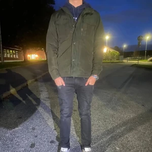 John Henric fieldjacka - Mörk grön John Henric jacka i M 🔰🔱                         Perfekt till höst och vinter🍁🌨️☃️                         Skriv vid funderingar eller pris förslag 👊💫