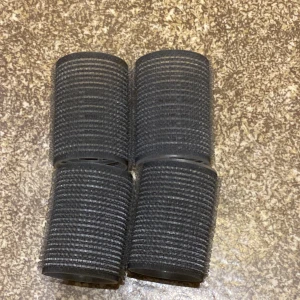 Papiljotter - Säljer fyra stycken papiljotter från Åhléns. De är använda en gång. 