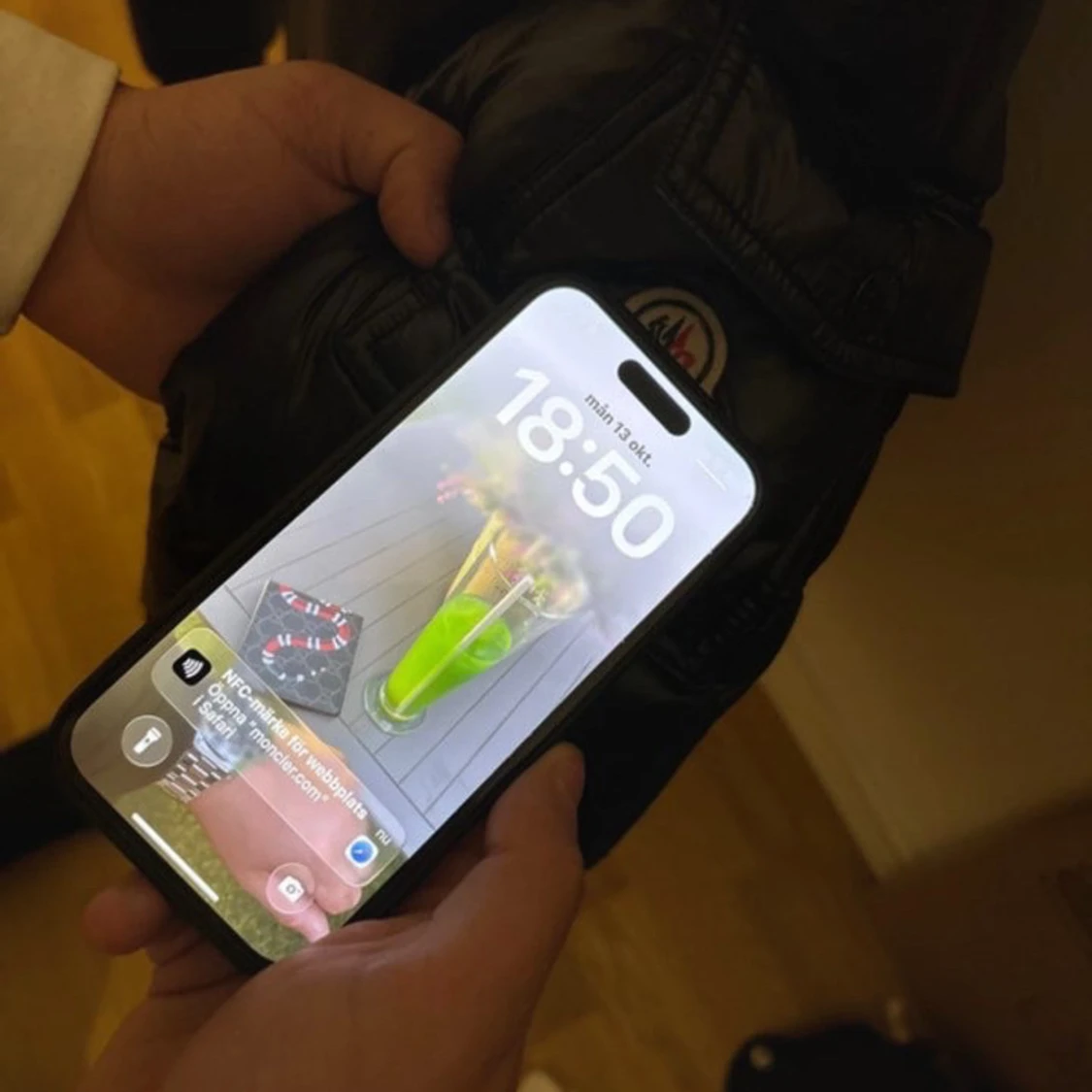 Svart Moncler dunjacka med huva - 3