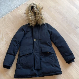 SVEA vinterjacka svart XS - Mycket fin SVEA jacka i svart, strl xs