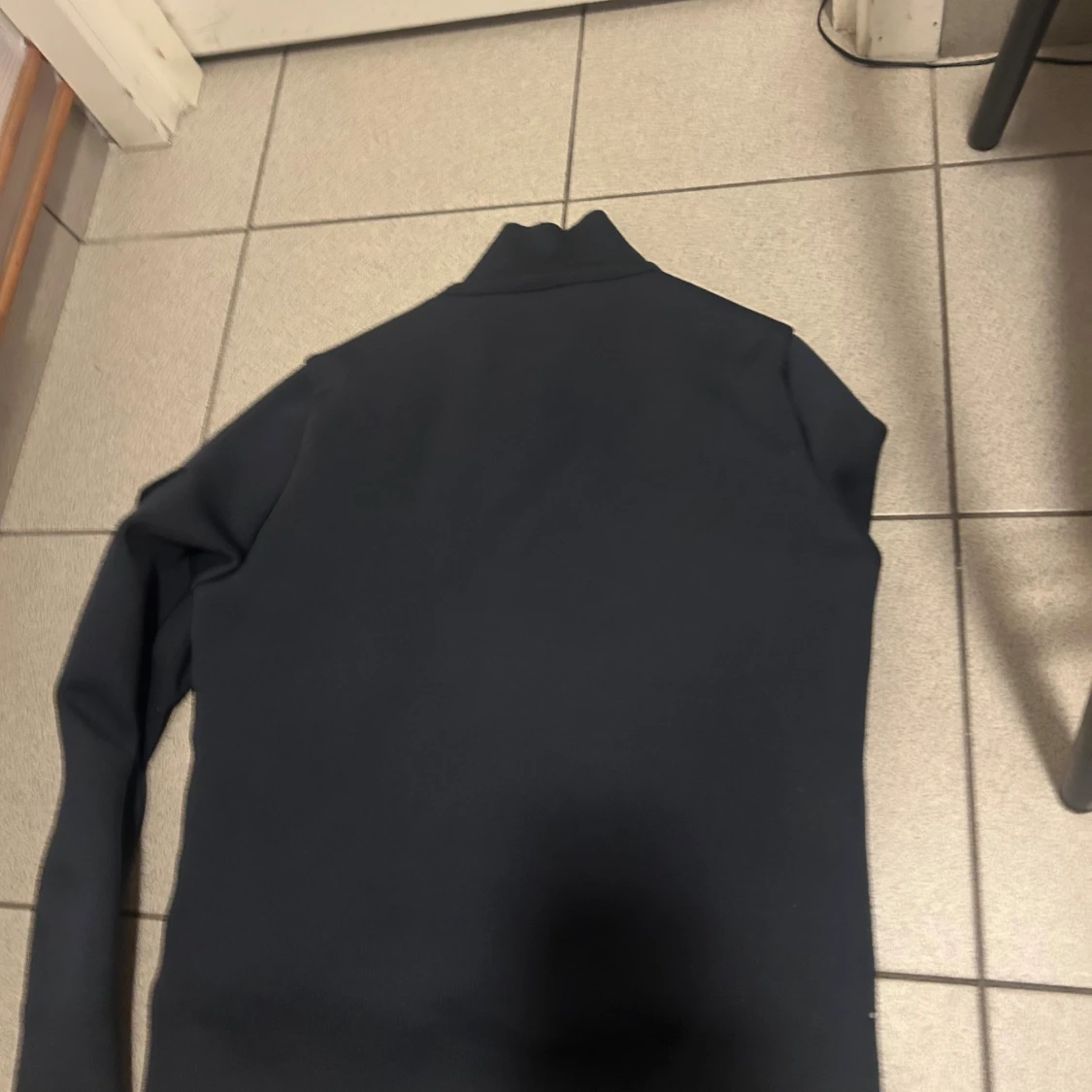 Svart pufferjacka från Moncler S(BUD) - 1