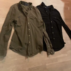 2 pack Polo Ralph Louren - Säljer nu mina riktigt feta polo skjortor för ett bra pris! Om du vill köpa dom för sig så går det att diskuteras!