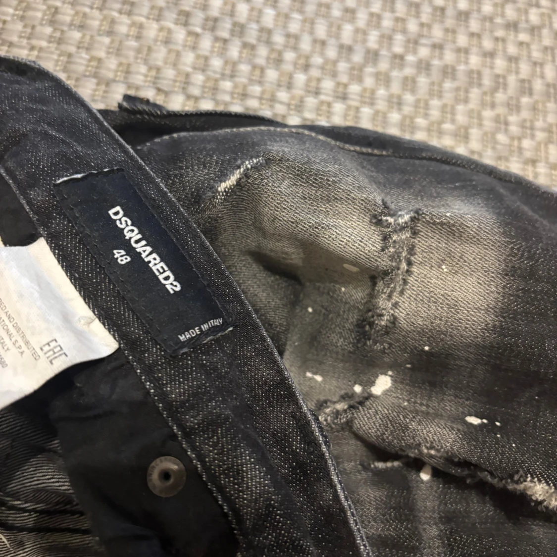 Svarta Dsquared2 jeans med slitningar