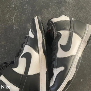 Nike Dunk High svartvita sneakers - Svartvita Nike Dunk High sneakers 
