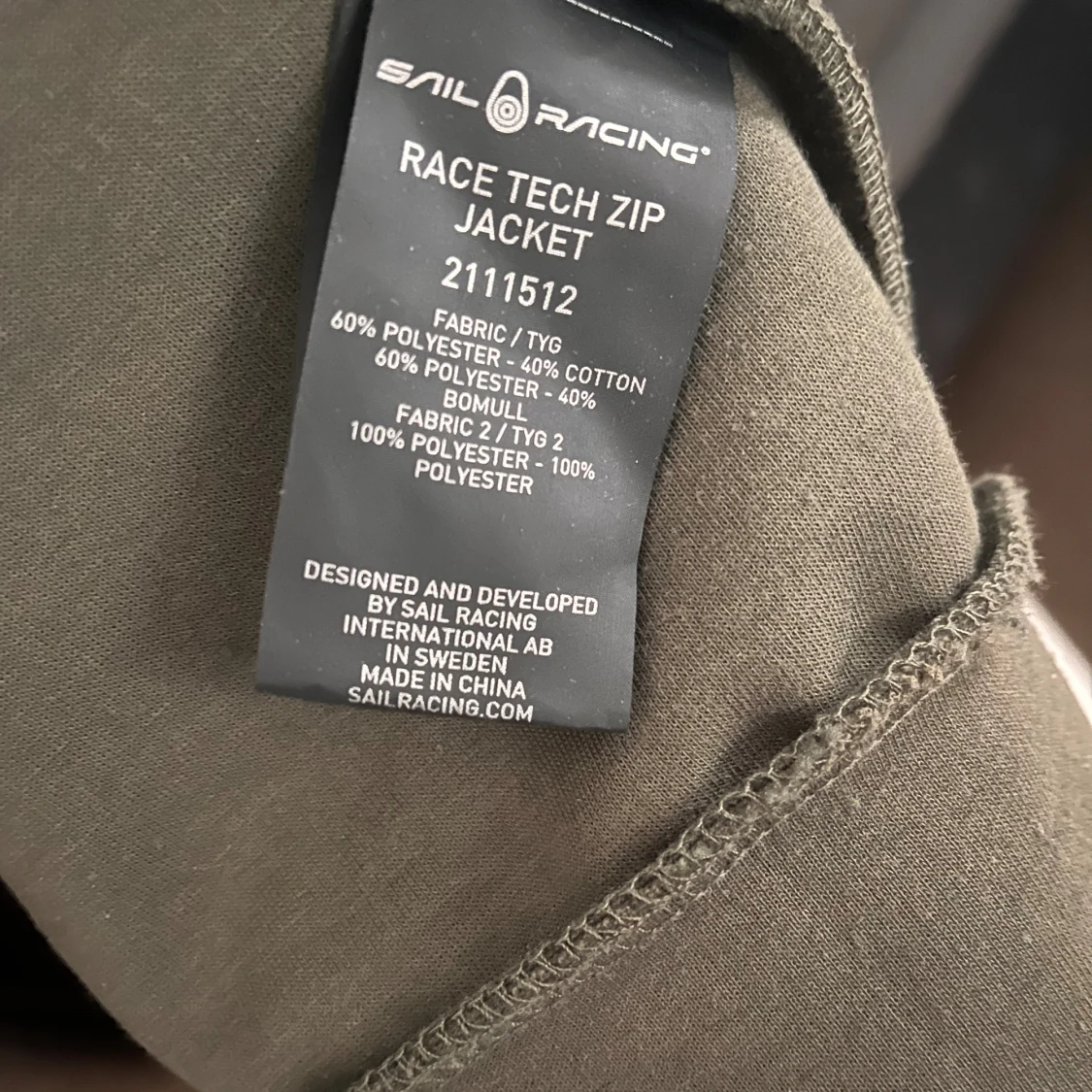 Olivgrön ziptröja från Sail Racing - 2
