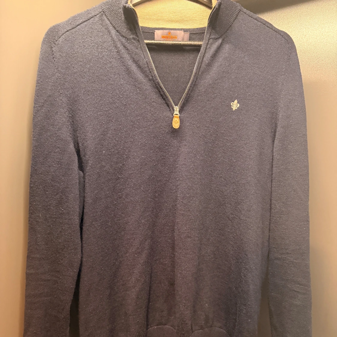 Marinblå merinoulltröja från Morris