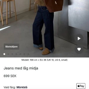 Nakd jeans - Säljer mina populära jeans i modellen ”jeans med låg midja” från nakd. De är i fint skick, lite slitna nere vid hälarna men inget som märks av vid användning! Upplever att de är lite kortare än storleksguiden!