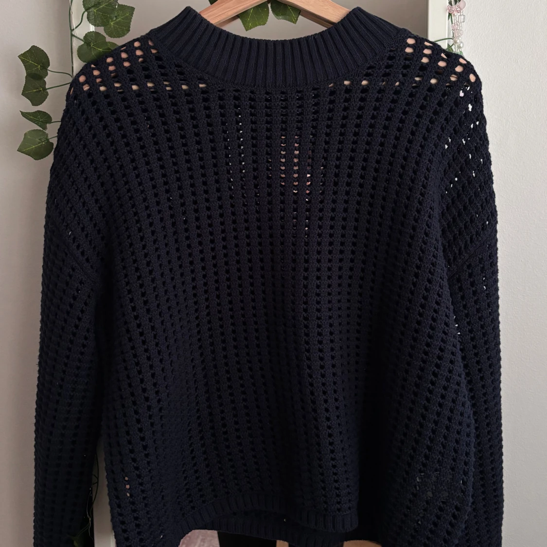 Mörkblå stickad tröja