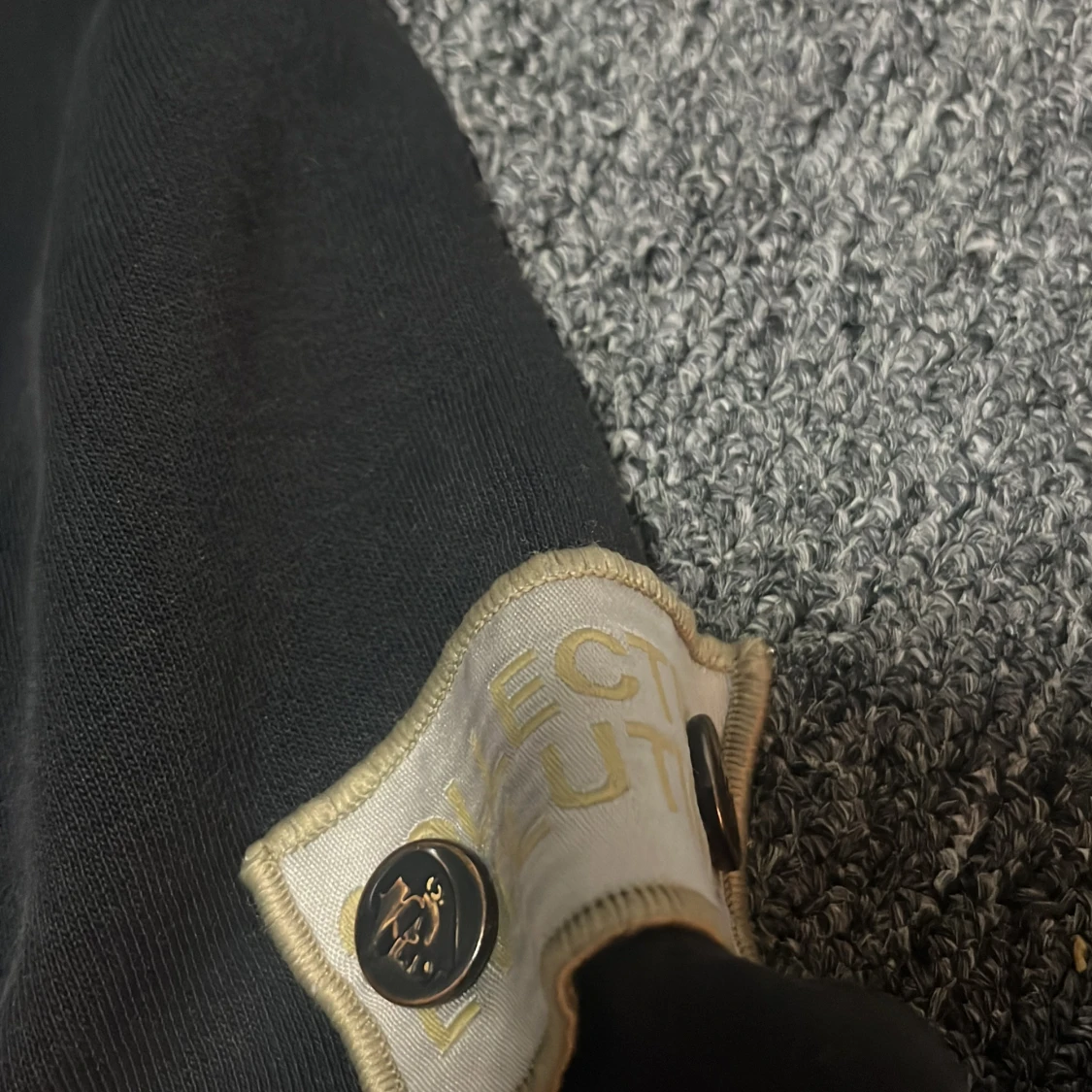 Svart hoodie från WHO'S A.C.E - 2