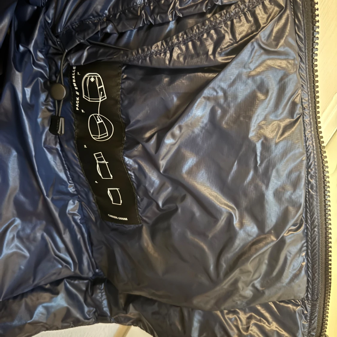 Mörkblå dunväst från Canada Goose - 4