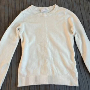 Vit tröja - Så snygg vit tröja!