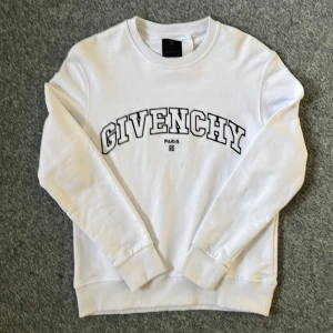 Givenchy white sweater - Size M
