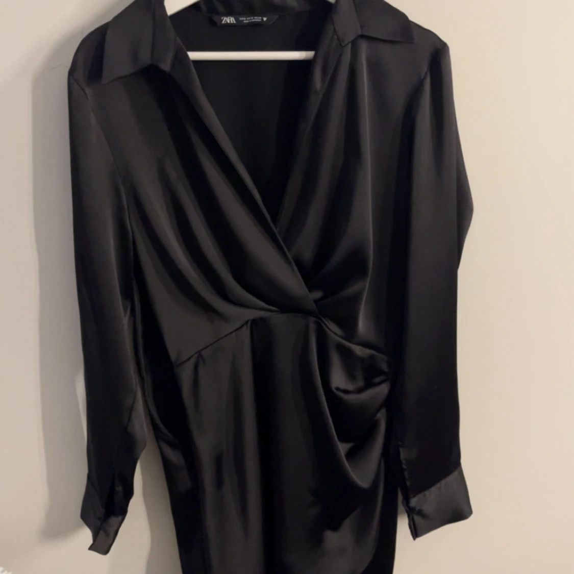 Svart omlottklänning från Zara - 1