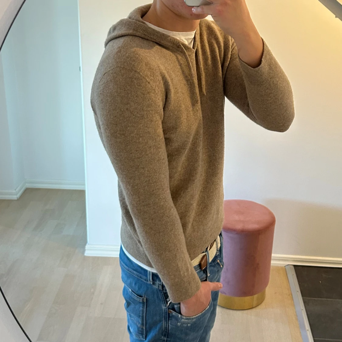 Beige stickad hoodie med huva - 1