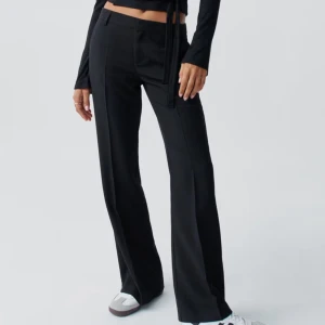 Kostymbyxor  - Helt nya med lappar kvar, relaxed bootcut trousers 