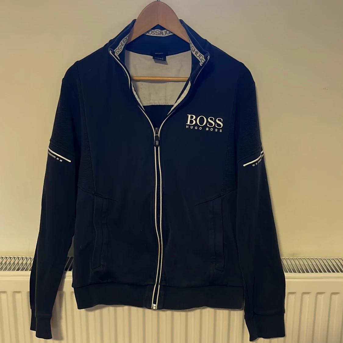 Svart ziptröja från Hugo Boss