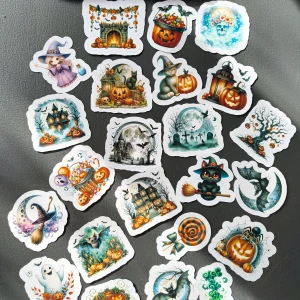 22 st Halloween klistermärken  - 22 st l färgglada klistermärken med Halloween-tema, inklusive pumpor, spöken, katter, godis och häxor.