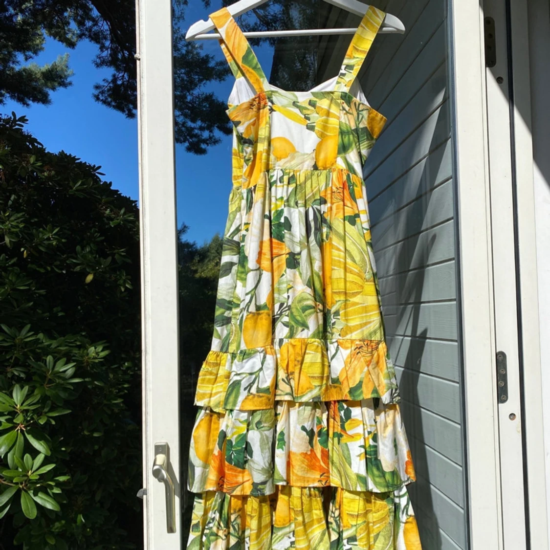 Underbar volangklänning - 2