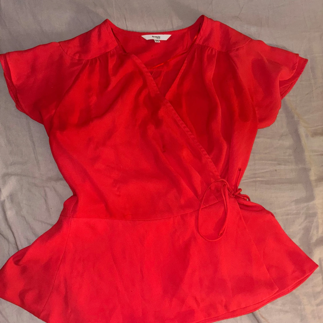 Röd omlottblus från Fórmula - 1