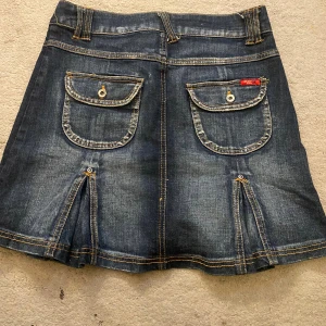  Vintage Only jeans tjol💕 - Säljer denna only jeans tjol som är vintage och inte säljs längre🤍såldes för 999 kr och nu är retail. Priset 1999 kr och den är i storlek 38 och passar mig i s🪽💜