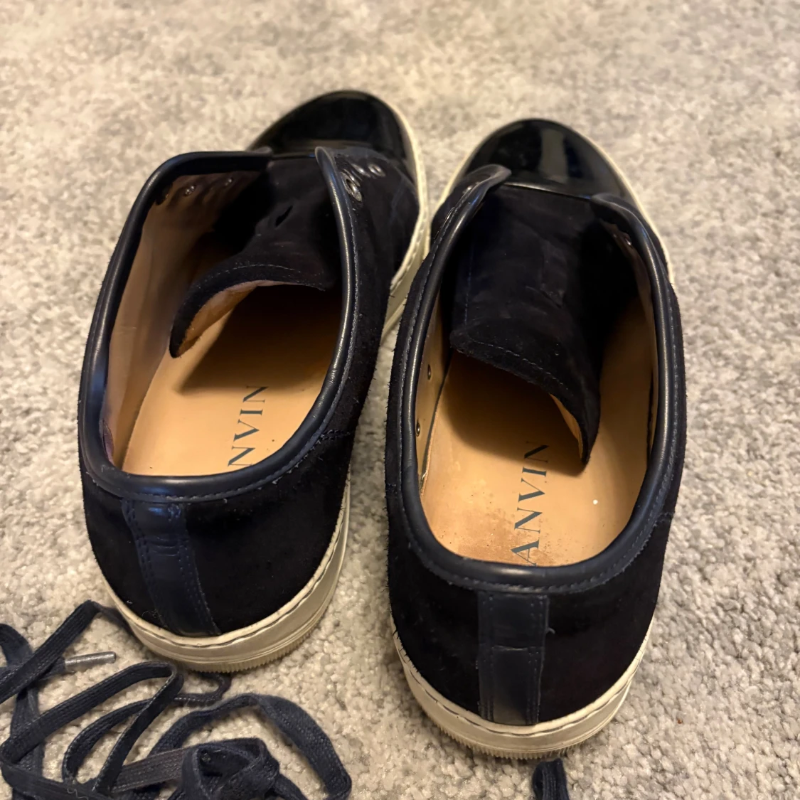 Lanvin svarta sneakers med lackad tå - 2