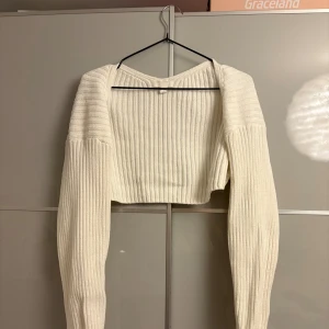 Vit bolero  - Snygg trendig bolero från Hm i storlek S❣️ skriv privat vid frågor & kolla gärna in mina andra annonser⭐️