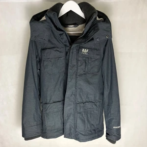 Abercrombie & fitch vinterjacka - Modellen är 185 