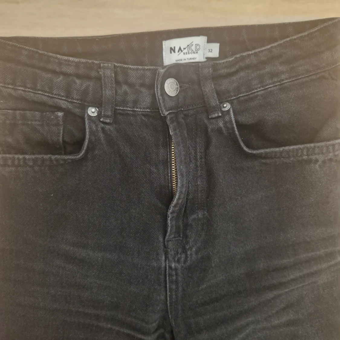 Svarta wide jeans från NA-KD - 4