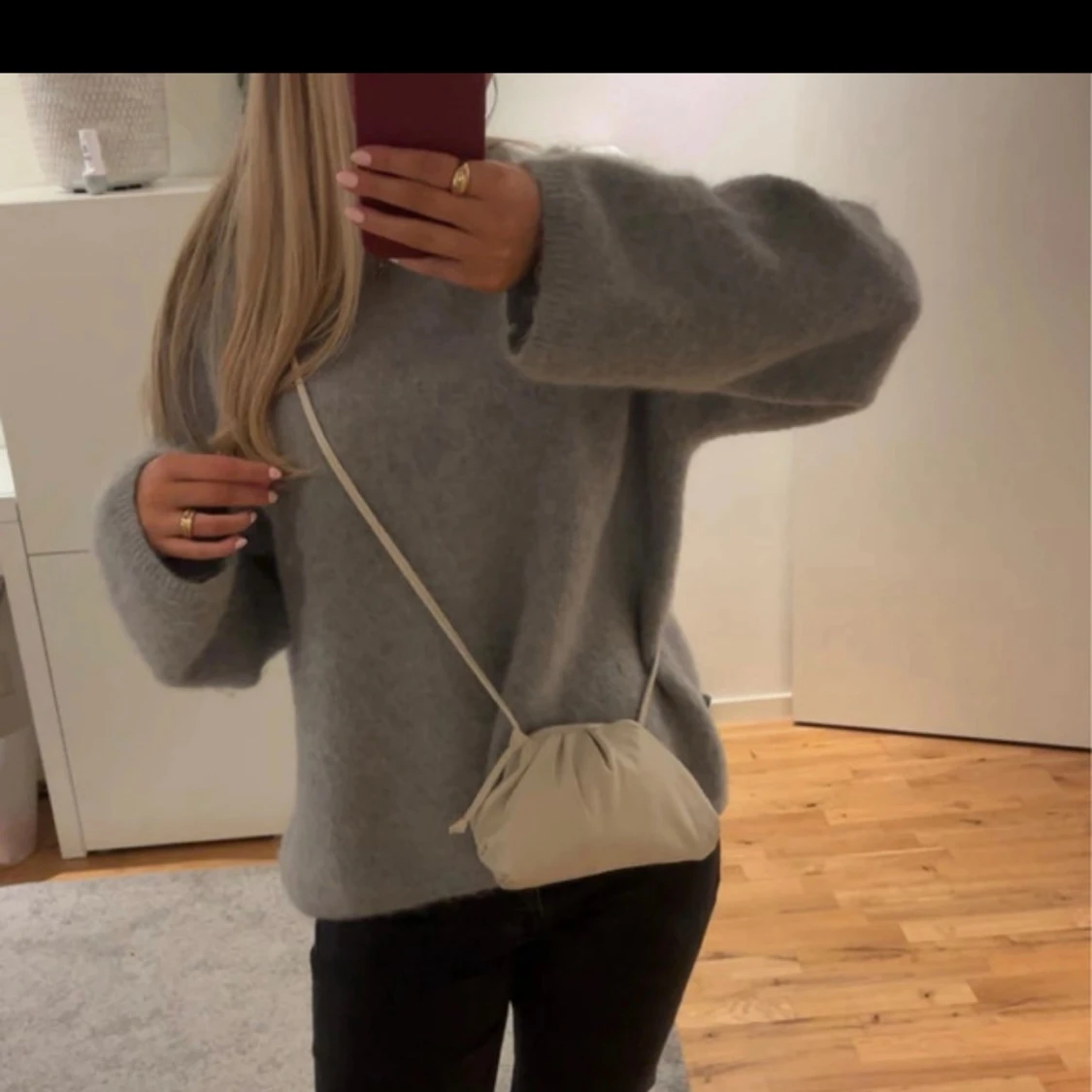 Liten beige axelväska i skinn