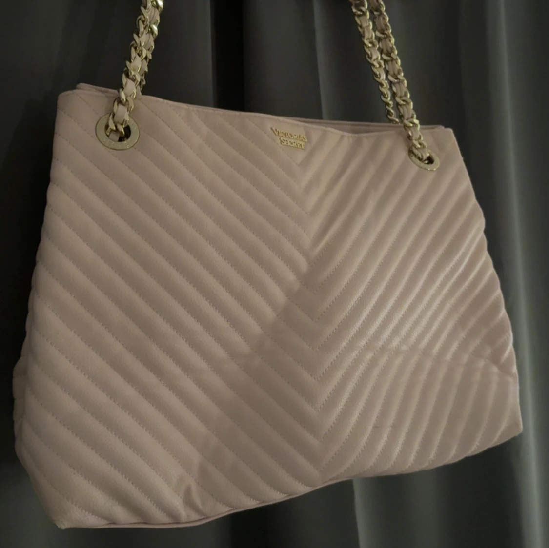 Rosa quiltad axelväska  - 1