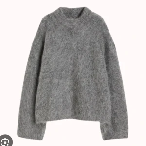 Stickad tröja  - använd fåtal gånger! 