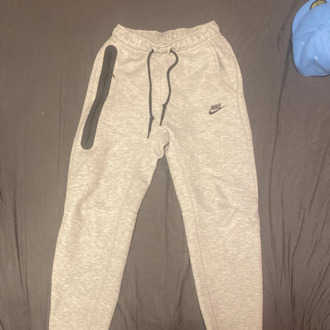 Grå nike tech mjukisbyxor