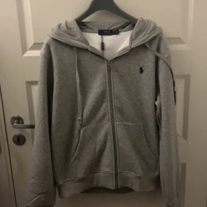 Polo kofta - Säljer en riktig fett polo kofta. Först till kvarn som gäller🤗