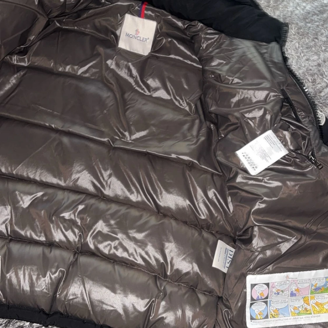 Svart Moncler dunjacka med huva - 1