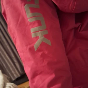 Vinterkläder - En fin vinterkläder som är i rosa som är litet för min sister men annars är den jätte bra skick.