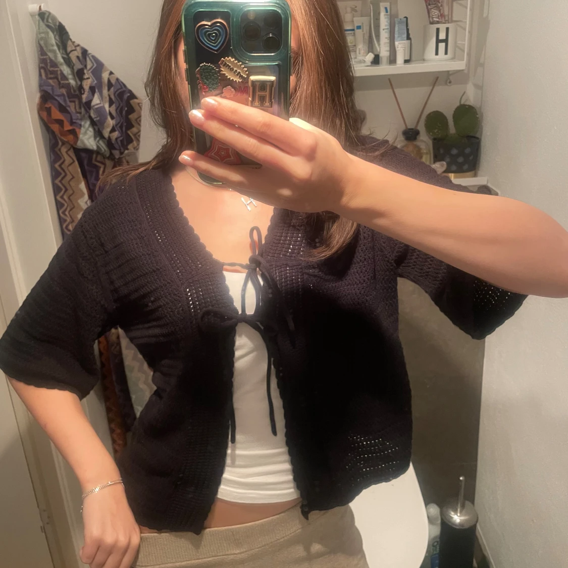 Svart stickad bolerotopp med knyt