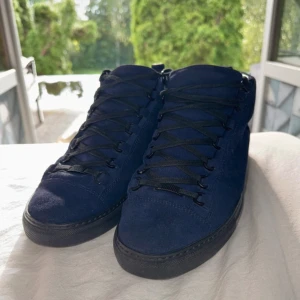 Balenciaga arena  - Bra skick bara skorna kommer storlek 42 men står 40 inuti 