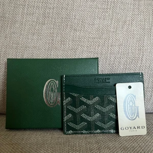 Grön korthållare - Säljer nu denna stilrena korthållaren. Skriv för mer bilder eller information! 😄