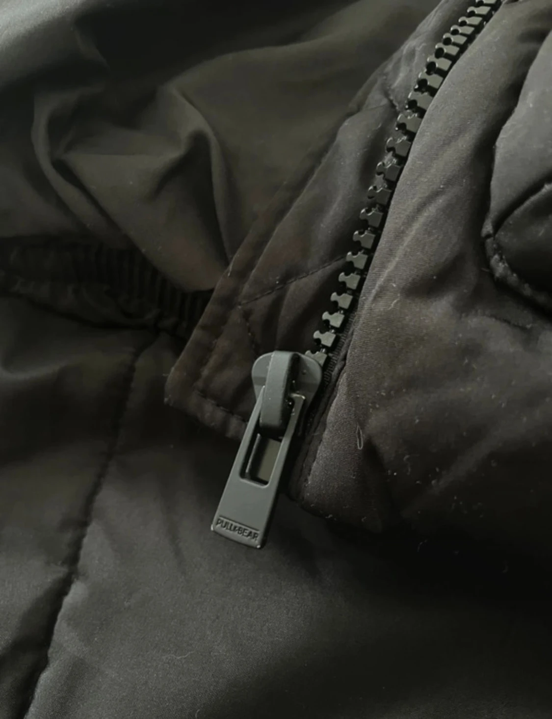 Svart pufferjacka från Pull&Bear - 3