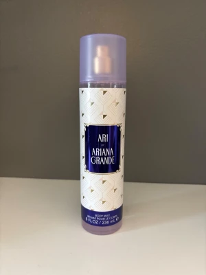 Ariana Grande body mist  - Helt ny ”Ari” by Ariana Grande body mist, 236ml☺️