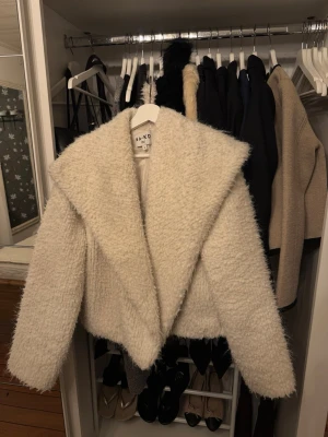 Vinterjacka ifrån NAKD - Jacka ifrån NAKD, unik och fin som piffar upp outfiten supersnyggt! Skriv vid frågor🫰🏼