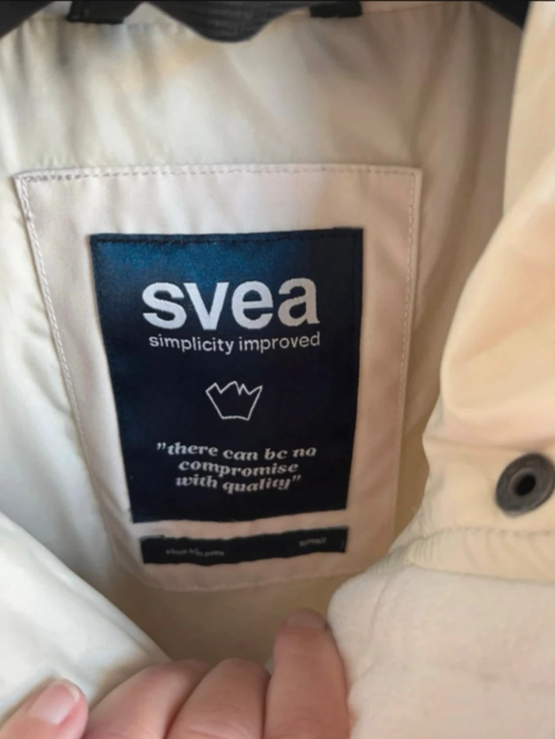 Offwhite parkas från Svea med huva - 4