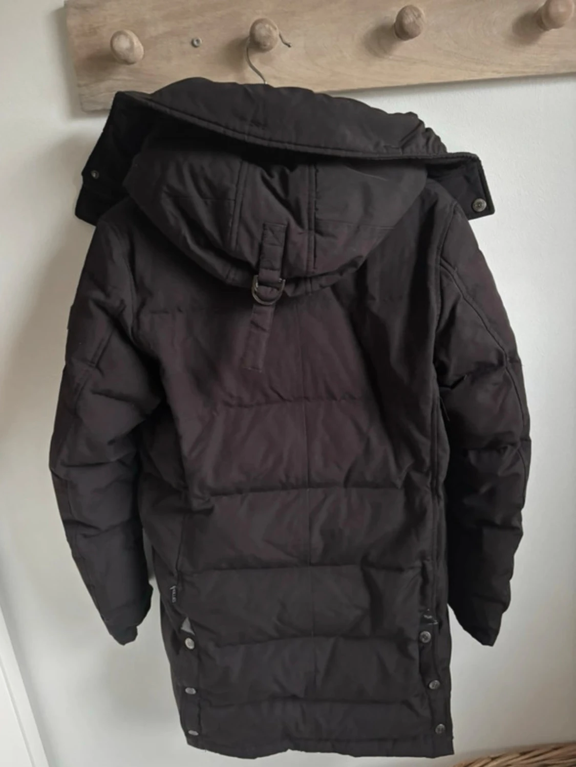 Svart lång dunjacka från Hollies - 4