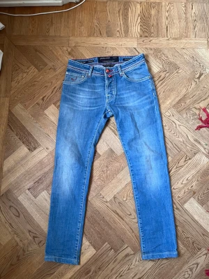 Jacob Cohen jeans - Storlek 29 sitter mindre. Model 622.  Mycket bra skick. Priset går att diskutera.